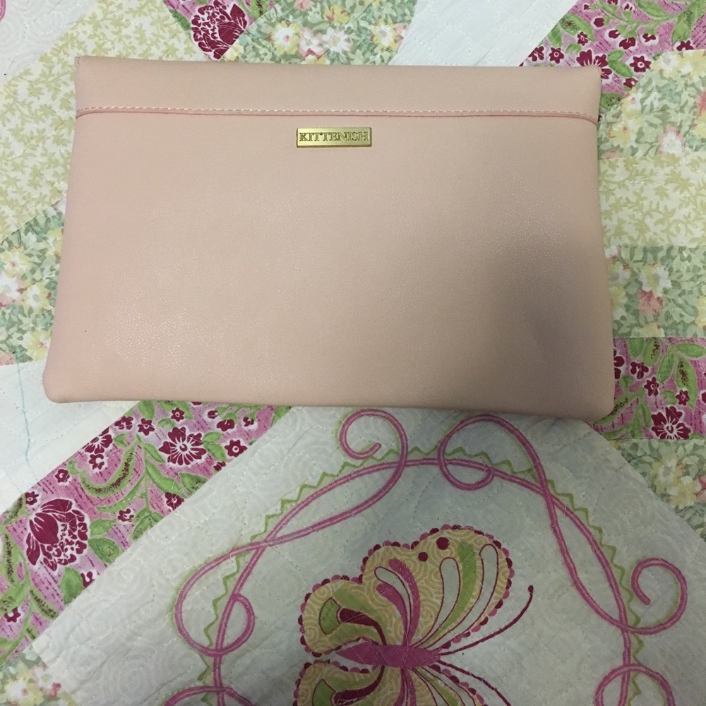 Kittenish Jessie James decker clutch